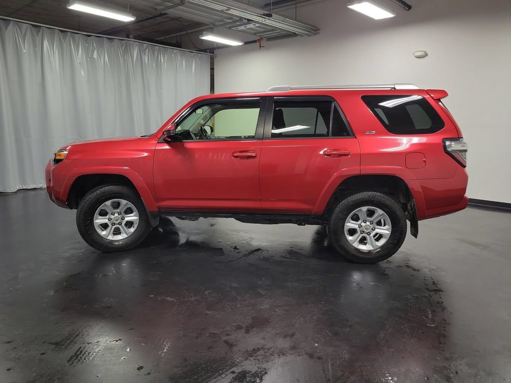 Used 2017 Toyota 4Runner SR5 AWD/4WD image 5