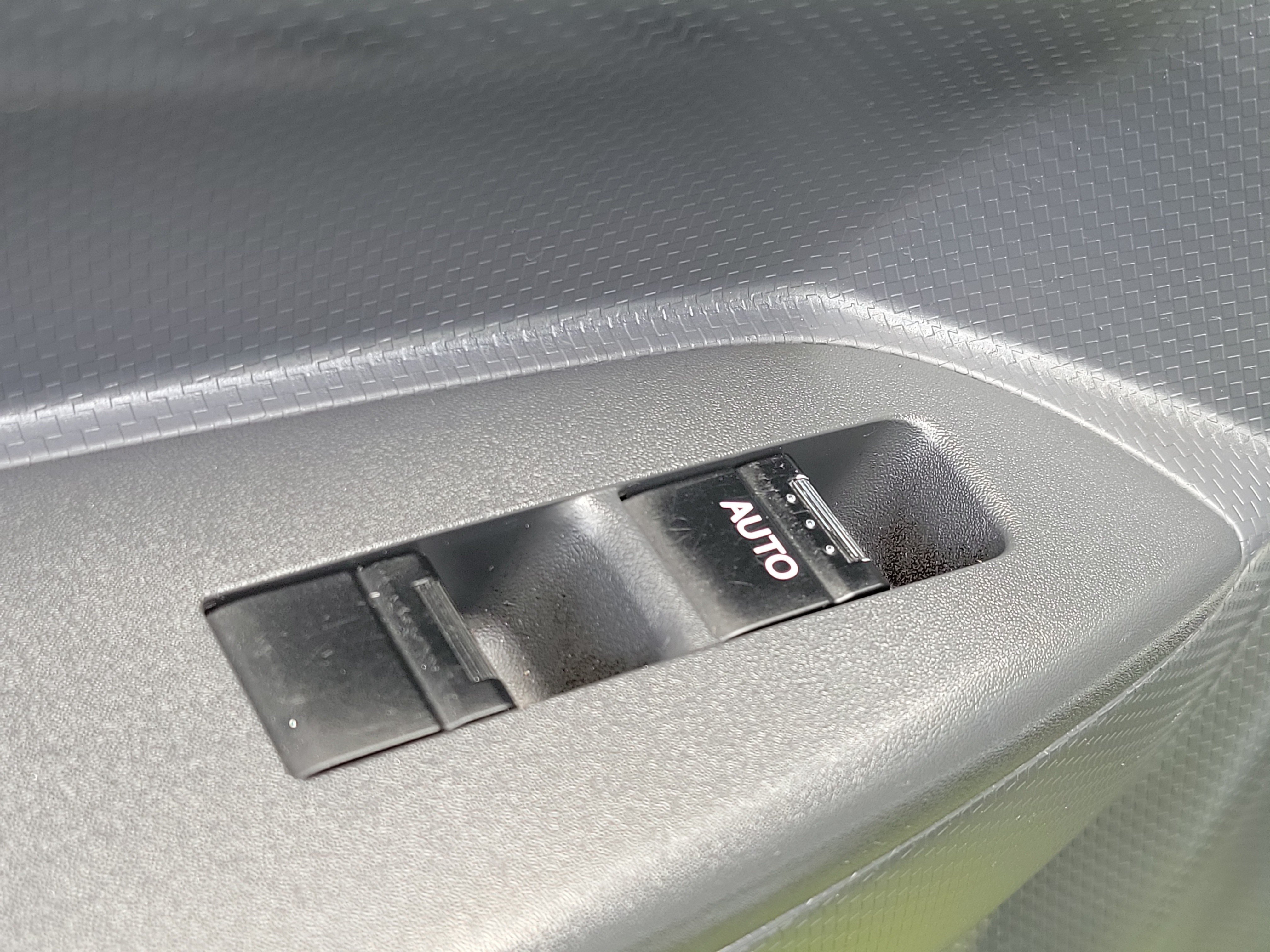 Used 2024 Isuzu NPR RWD image 29