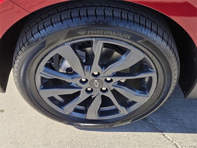 Used 2022 Chevrolet Equinox RS w/ RS Leather Package image 9