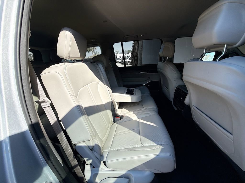 Used 2024 Jeep Wagoneer Series II w/ Flexible Seating Group RWD image 32