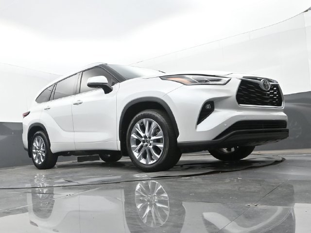 Used 2026 Toyota Highlander Limited AWD/4WD image 25
