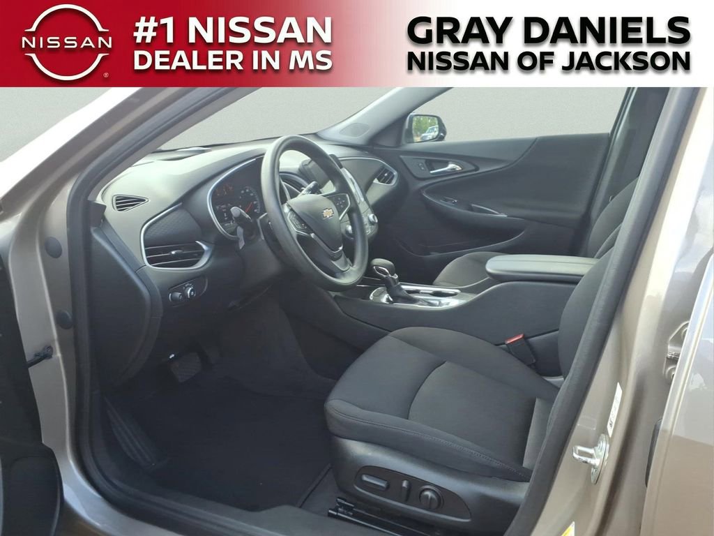 Used 2025 Chevrolet Malibu LT FWD image 24