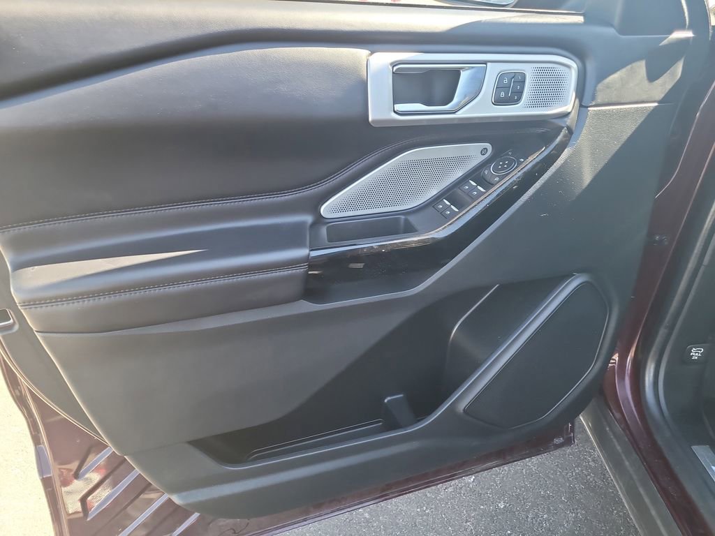 Certified 2022 Ford Explorer Platinum w/ Equipment Group 601A AWD/4WD image 17