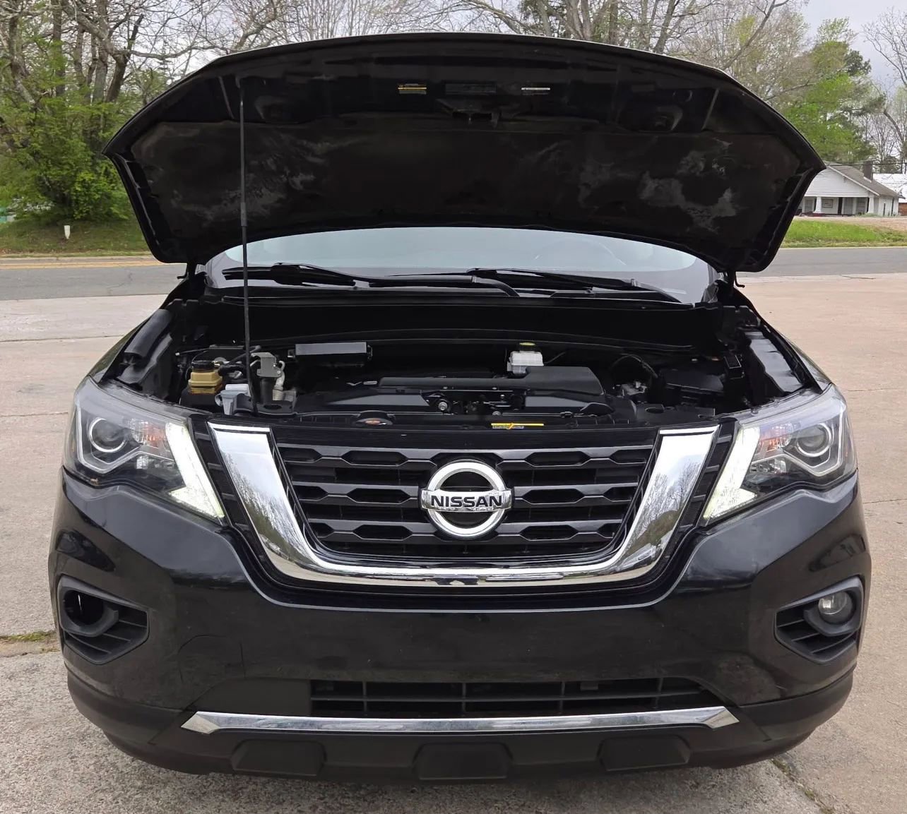 Used 2019 Nissan Pathfinder SV image 8