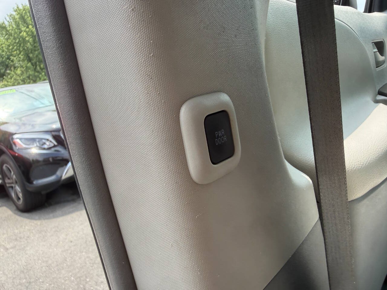 Used 2011 Toyota Sienna LE FWD image 23