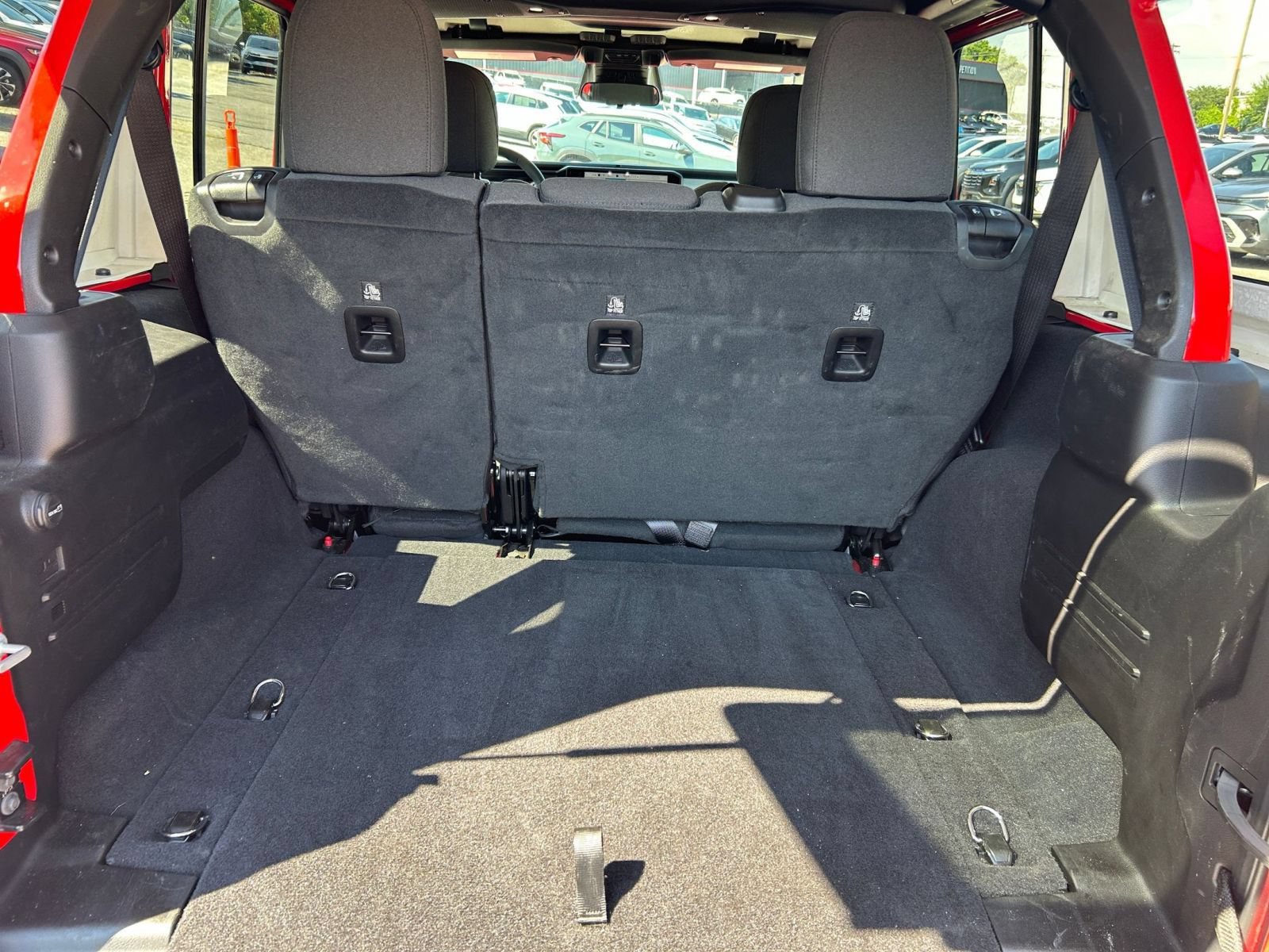 Used 2025 Jeep Wrangler Unlimited Sahara AWD/4WD image 25