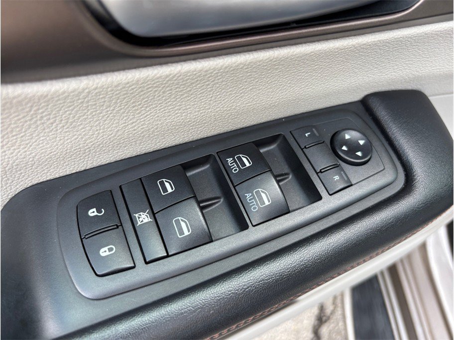 Used 2018 Chrysler Pacifica Touring-L FWD image 20