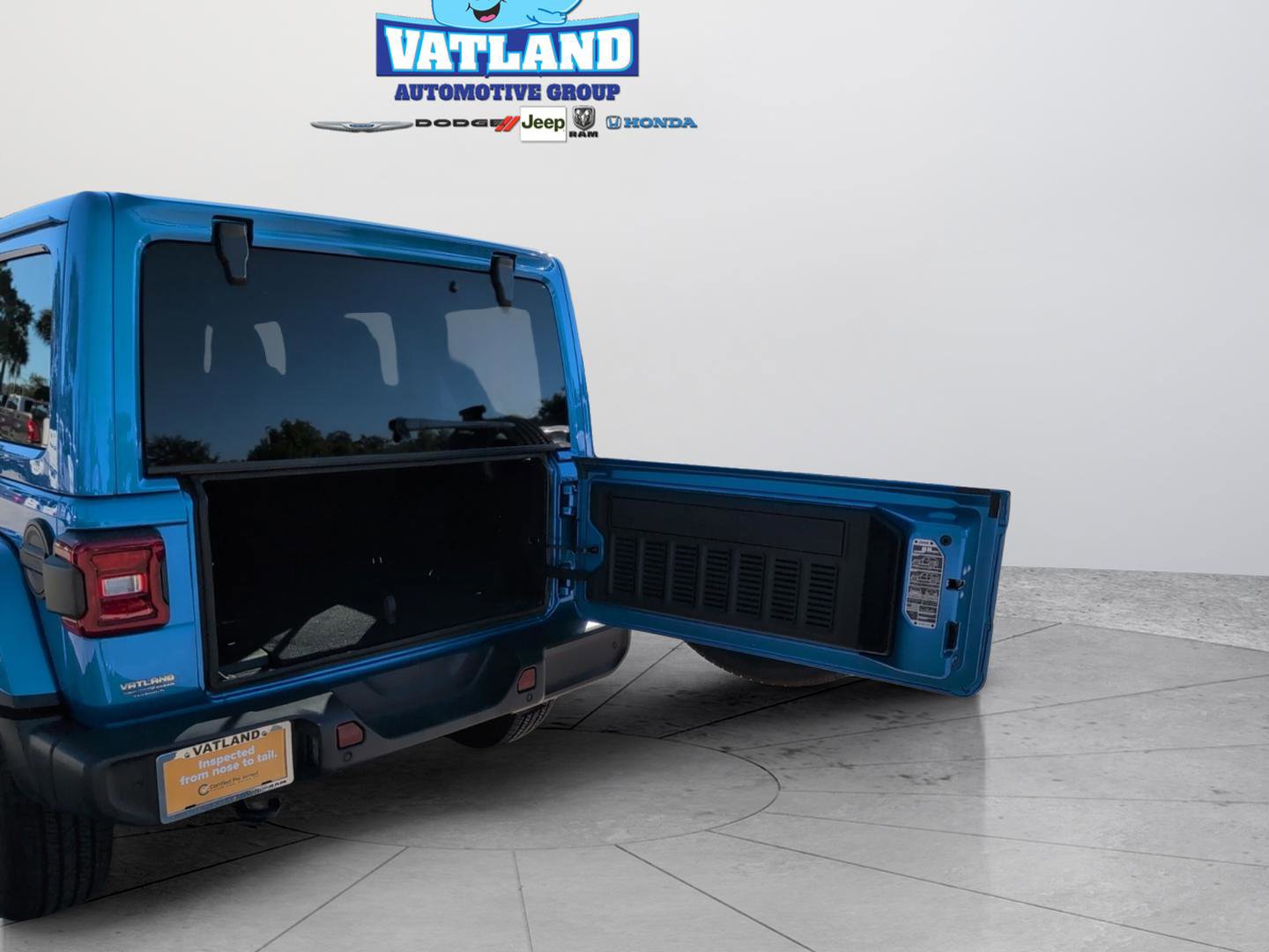 Used 2024 Jeep Wrangler Sahara w/ Safety Group image 35