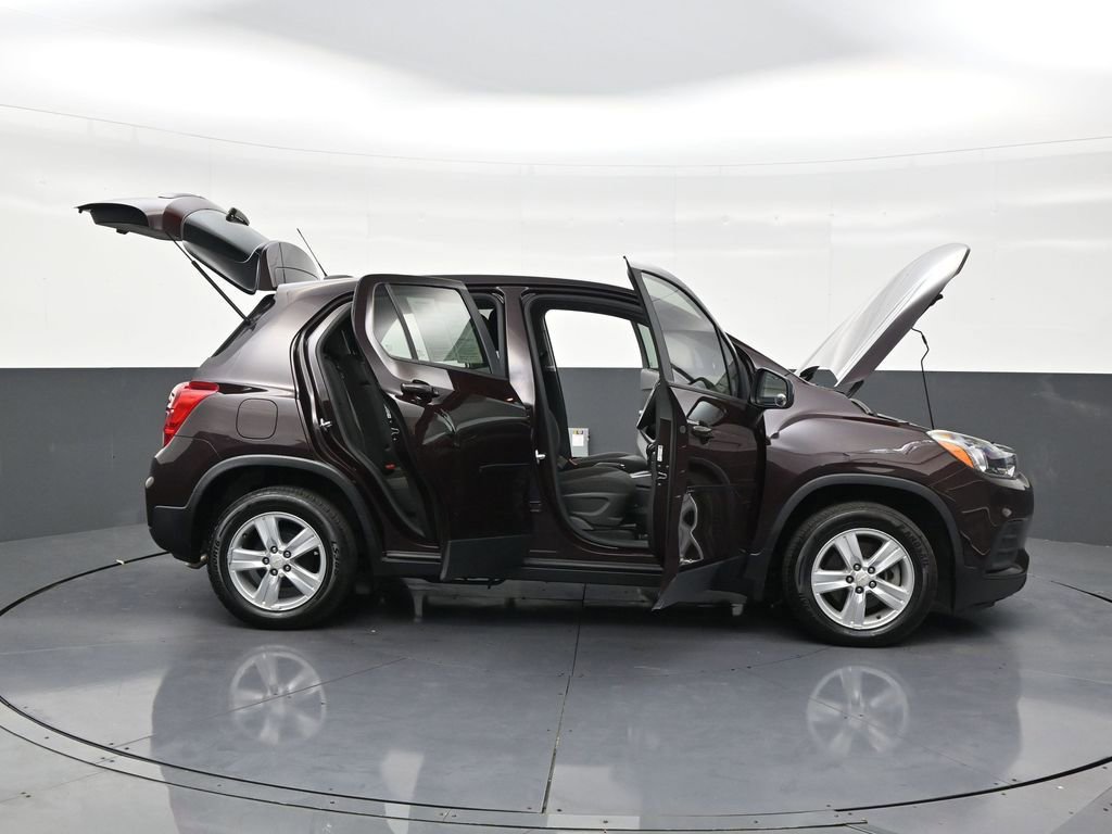 Used 2021 Chevrolet Trax LS image 30
