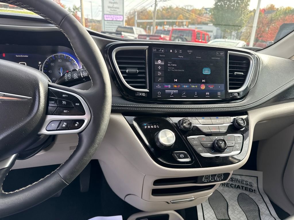 Used 2024 Chrysler Pacifica Touring-L image 20