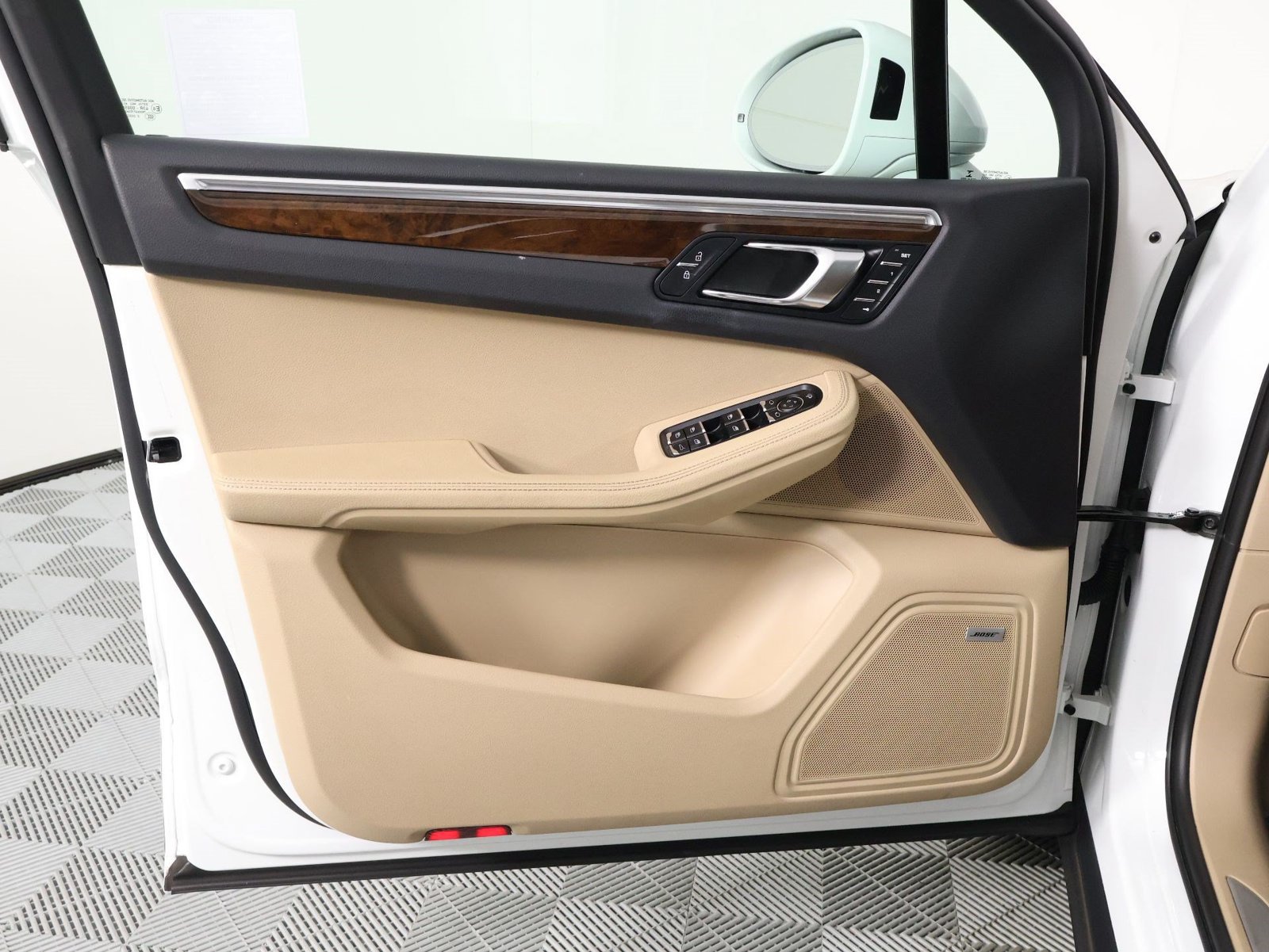 Certified 2022 Porsche Macan S AWD/4WD image 20