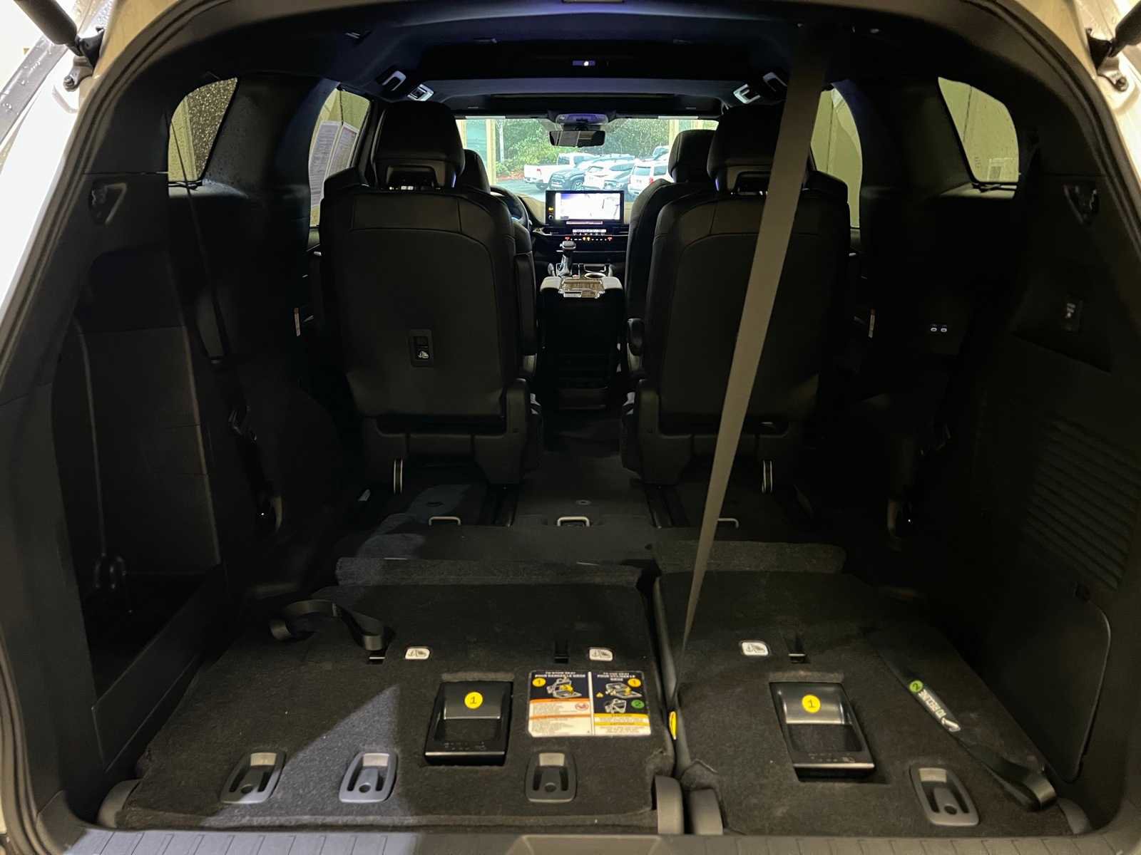 Used 2025 Toyota Sienna Limited image 29