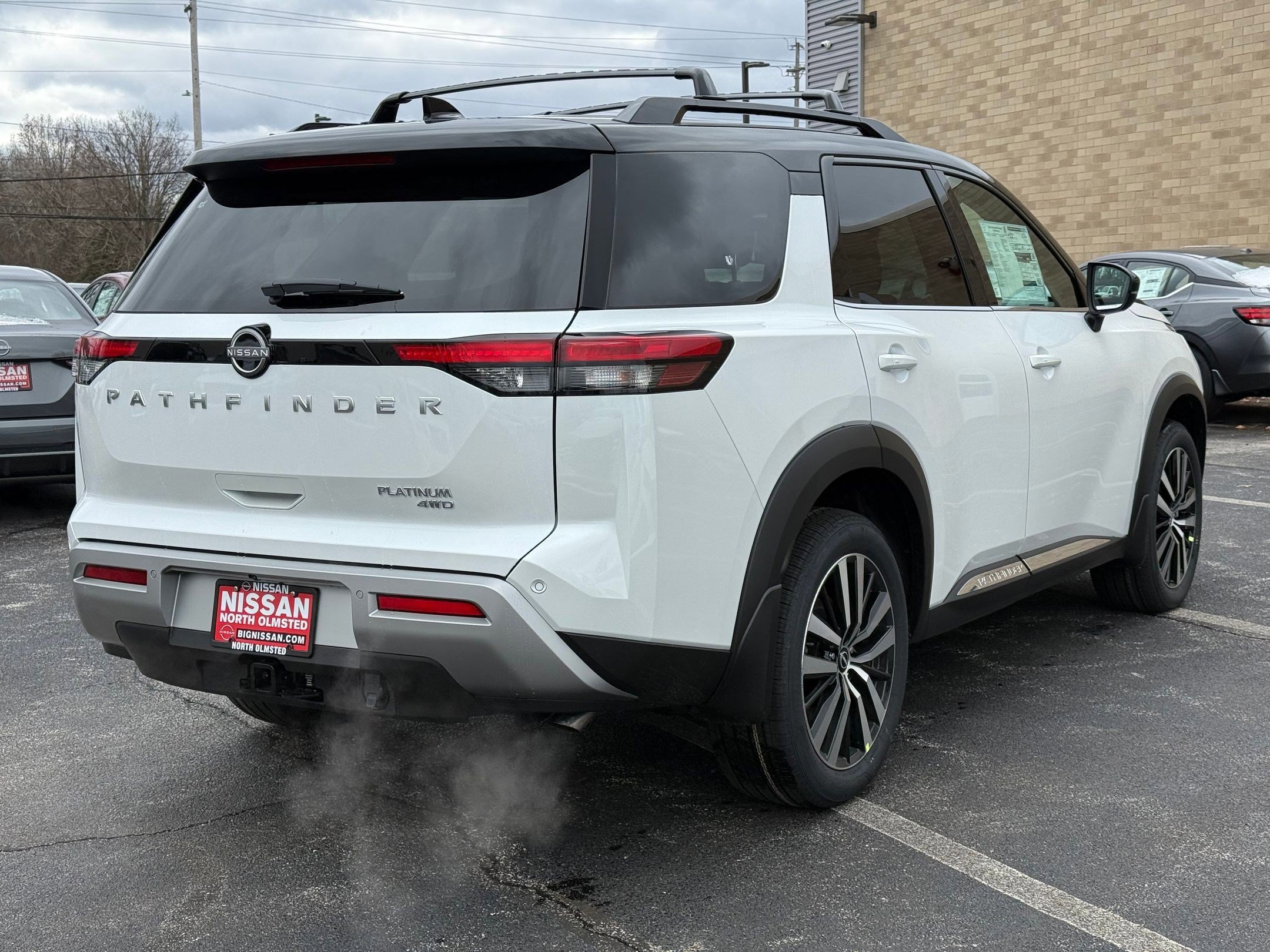 New 2025 Nissan Pathfinder Platinum image 2