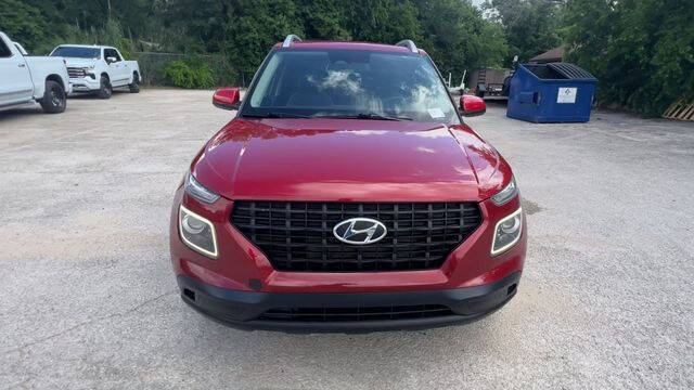 Used 2023 Hyundai Venue Limited w/ Cargo Package FWD image 3