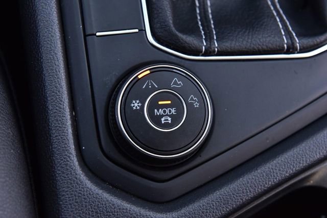 Certified 2022 Volkswagen Taos SE w/ Panoramic Sunroof Package image 17