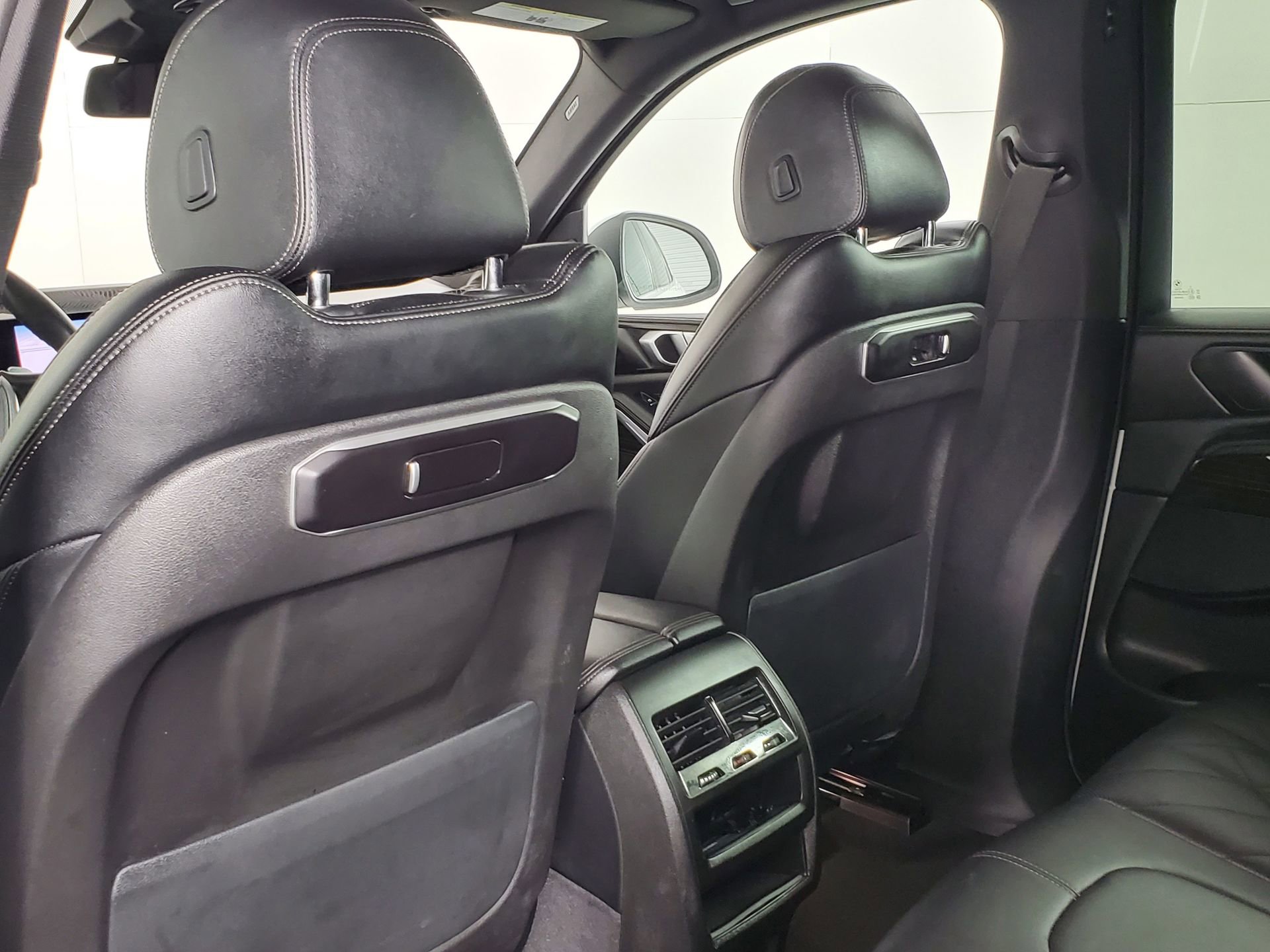 Used 2025 BMW X5 xDrive40i w/ Parking Assistance Package image 47