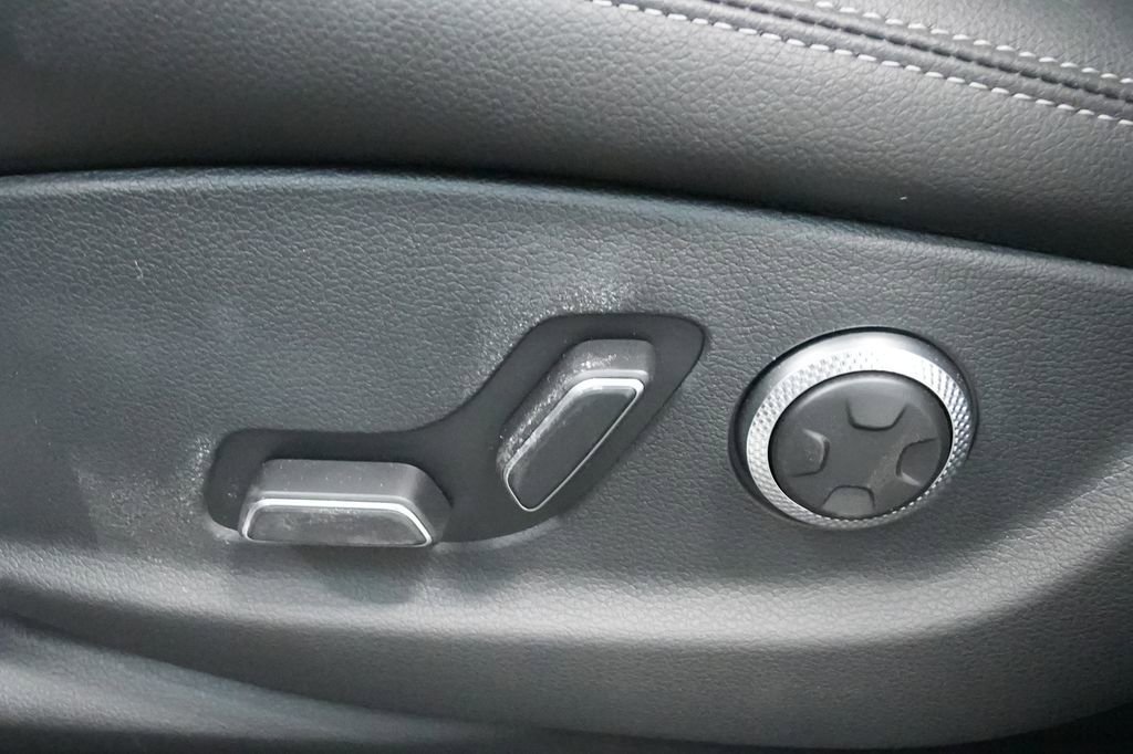 New 2026 Genesis GV70 2.5T Select image 17