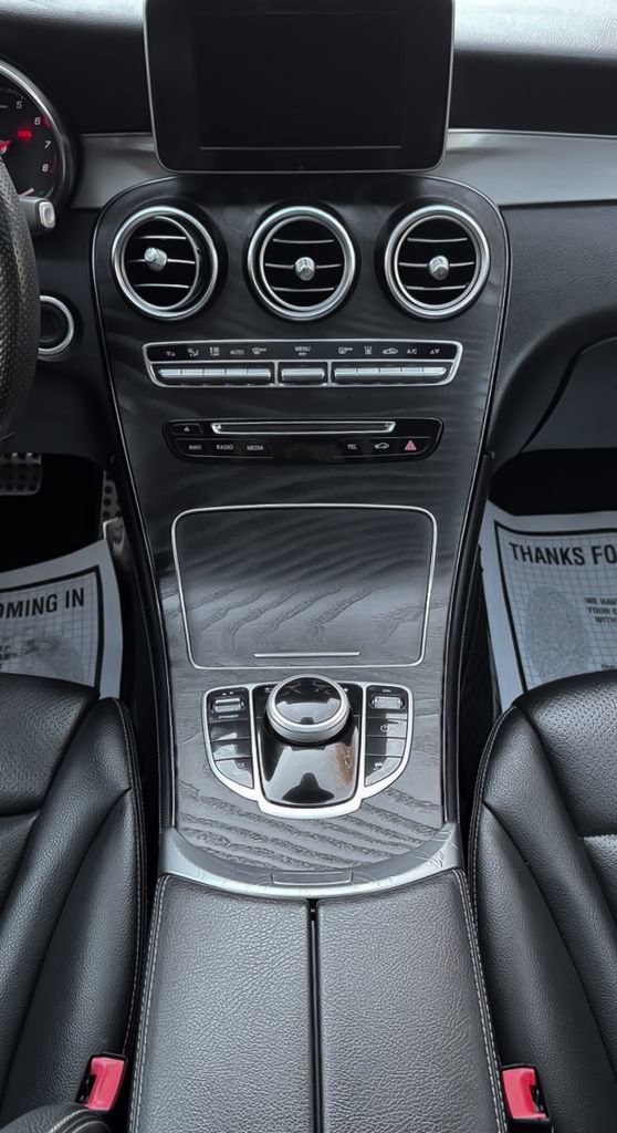 Used 2019 Mercedes-Benz GLC 350e 4MATIC image 17