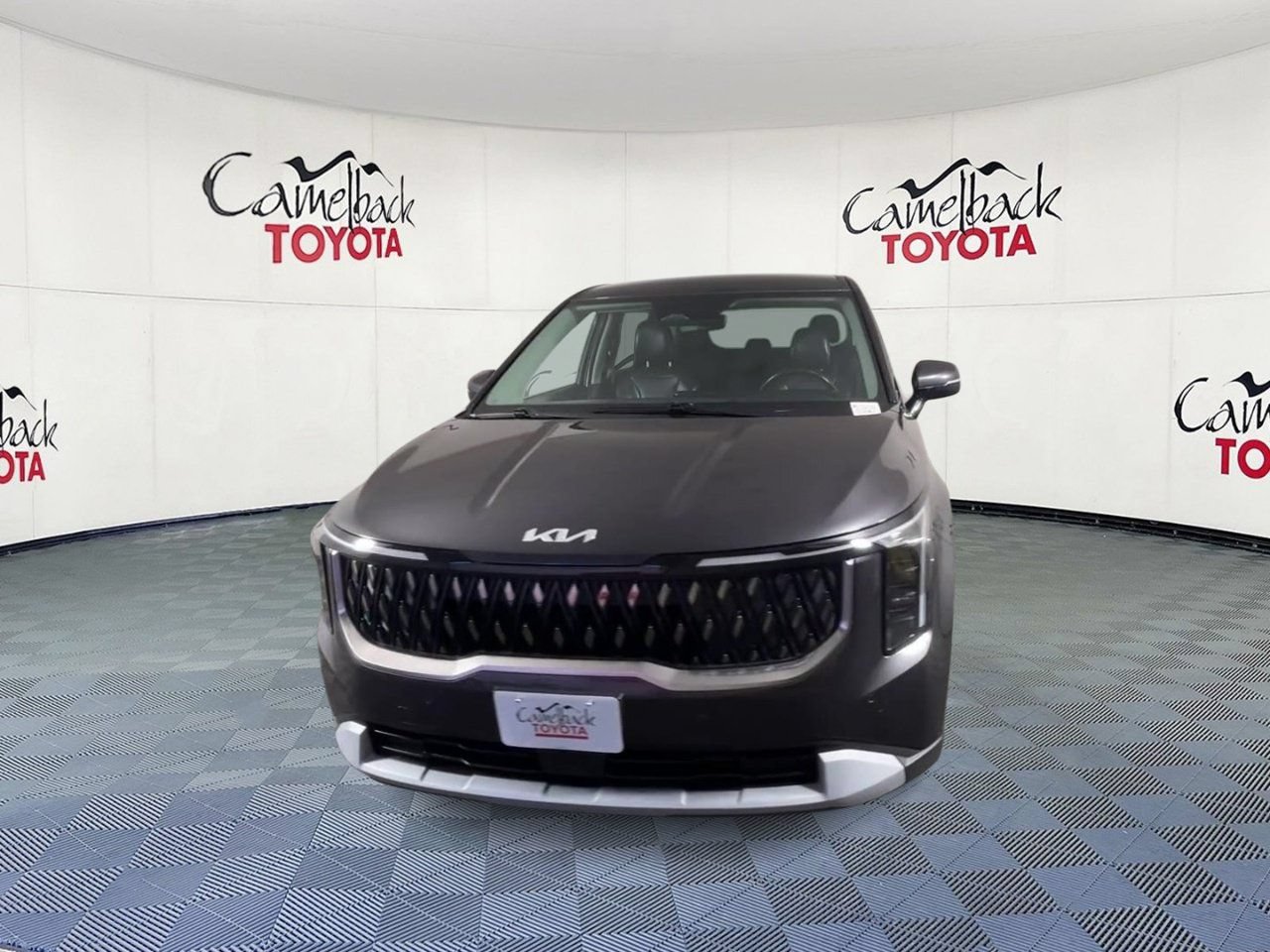 Used 2025 Kia Carnival FWD image 6