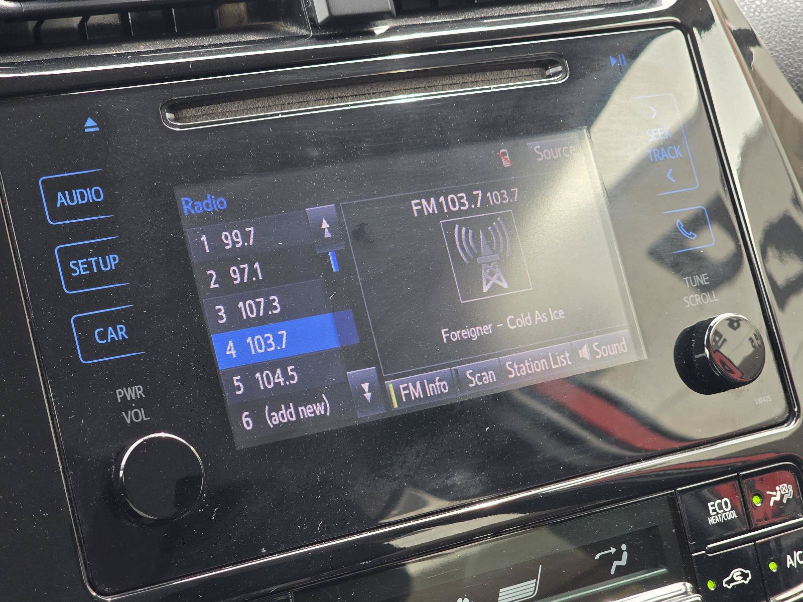 Used 2019 Toyota Prius LE FWD image 18