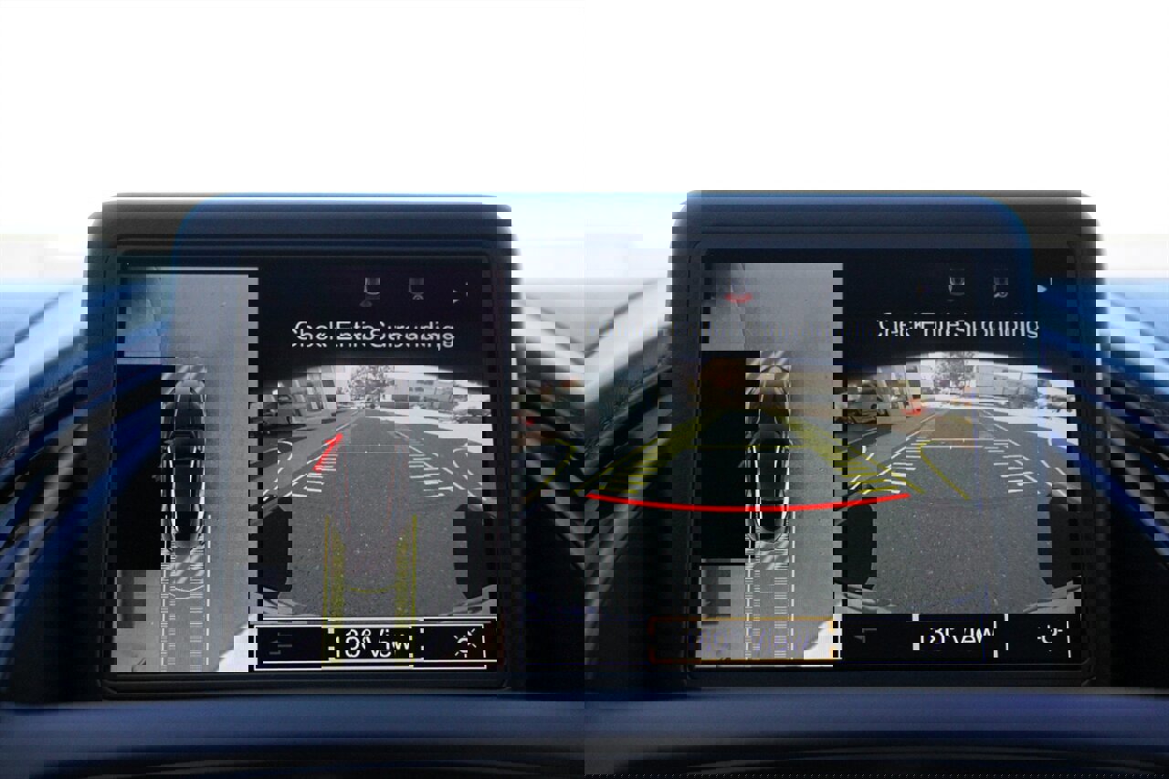 Used 2018 Aston Martin DB11 Coupe image 23