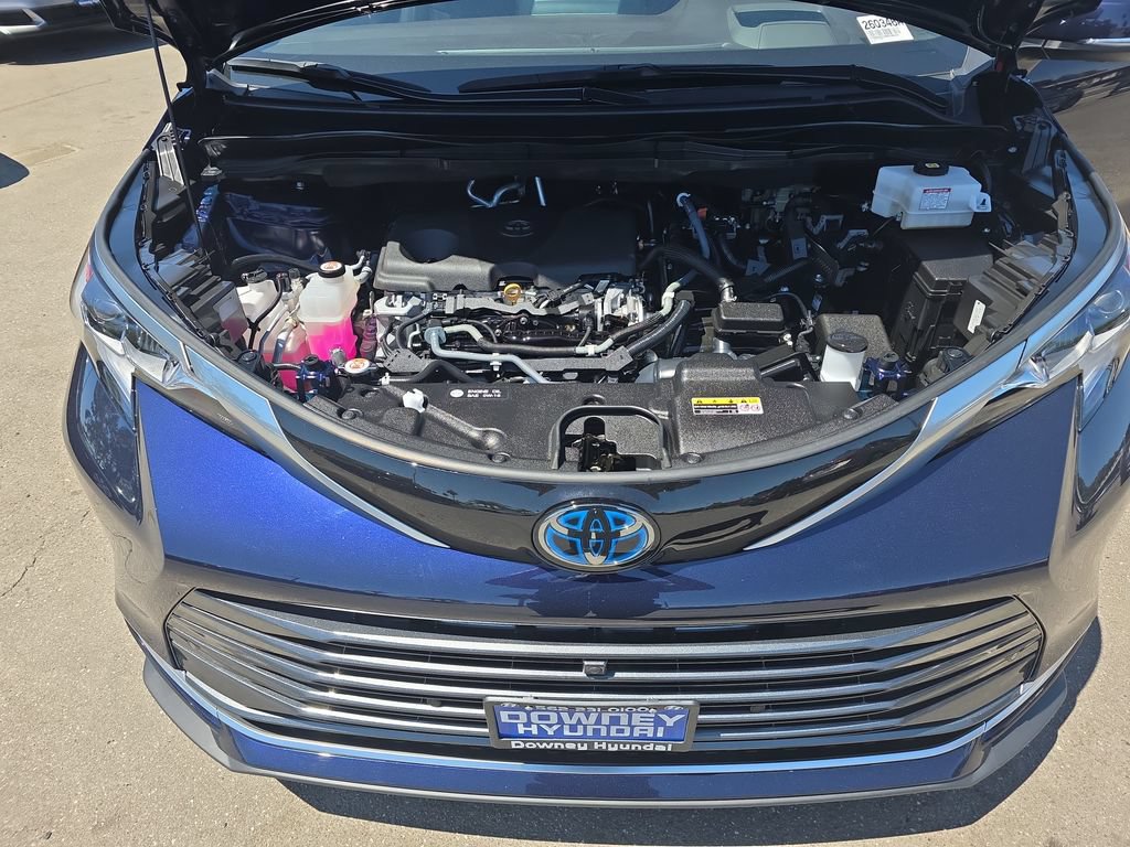 Used 2021 Toyota Sienna Platinum FWD image 21