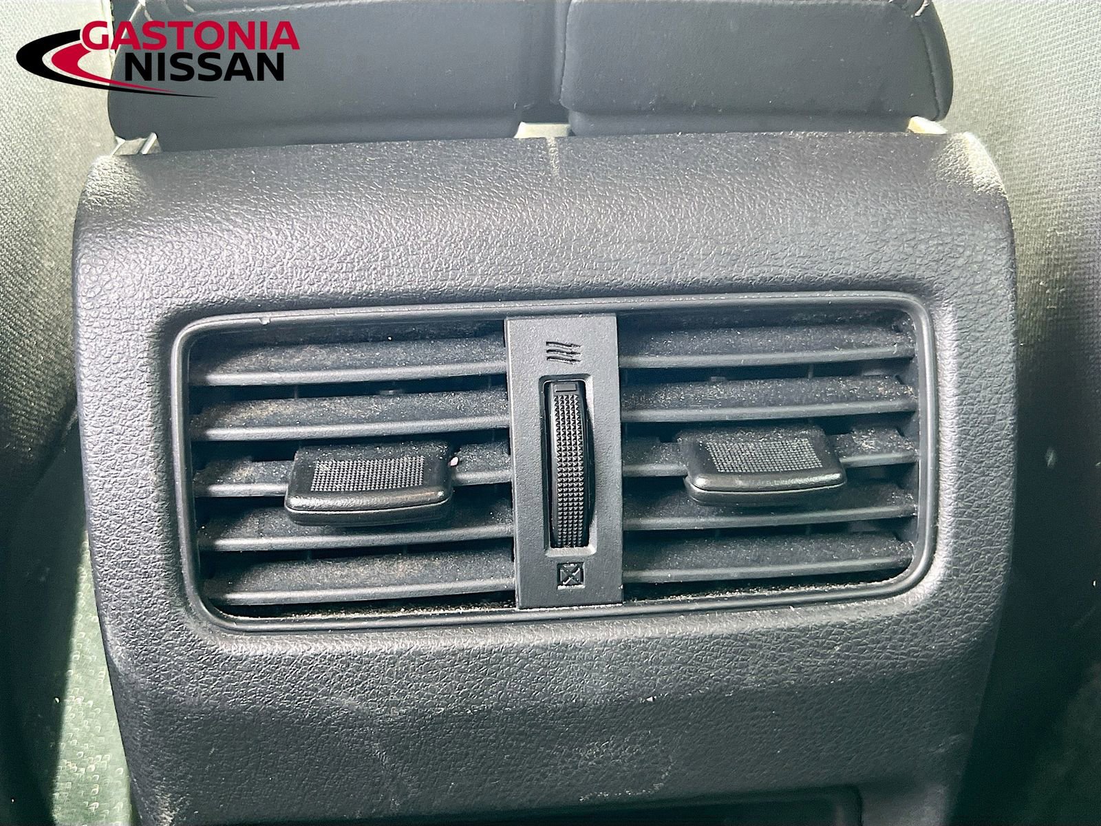 Used 2023 Nissan Rogue S image 31