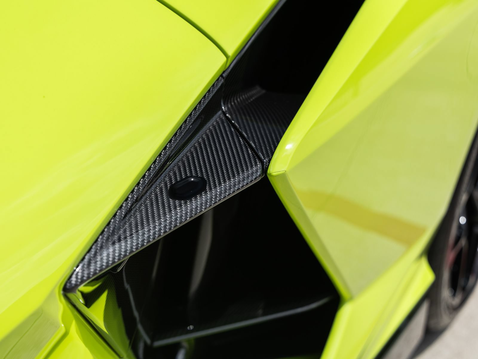 Used 2025 Lamborghini Revuelto AWD/4WD image 18