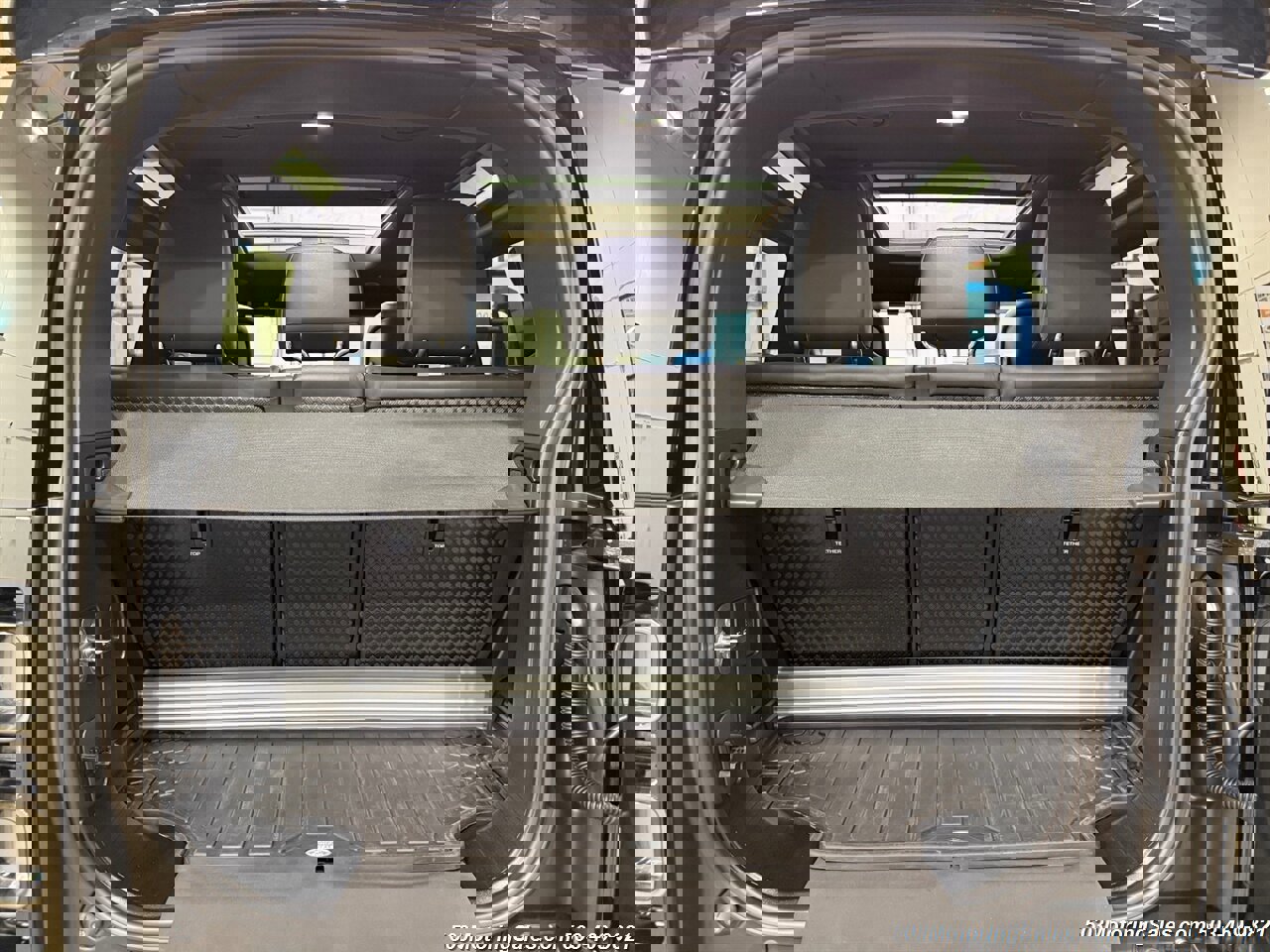 Used 2024 Land Rover Defender 90 V8 image 22