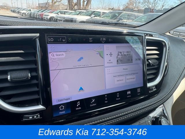 Used 2021 Chrysler Pacifica Limited image 29