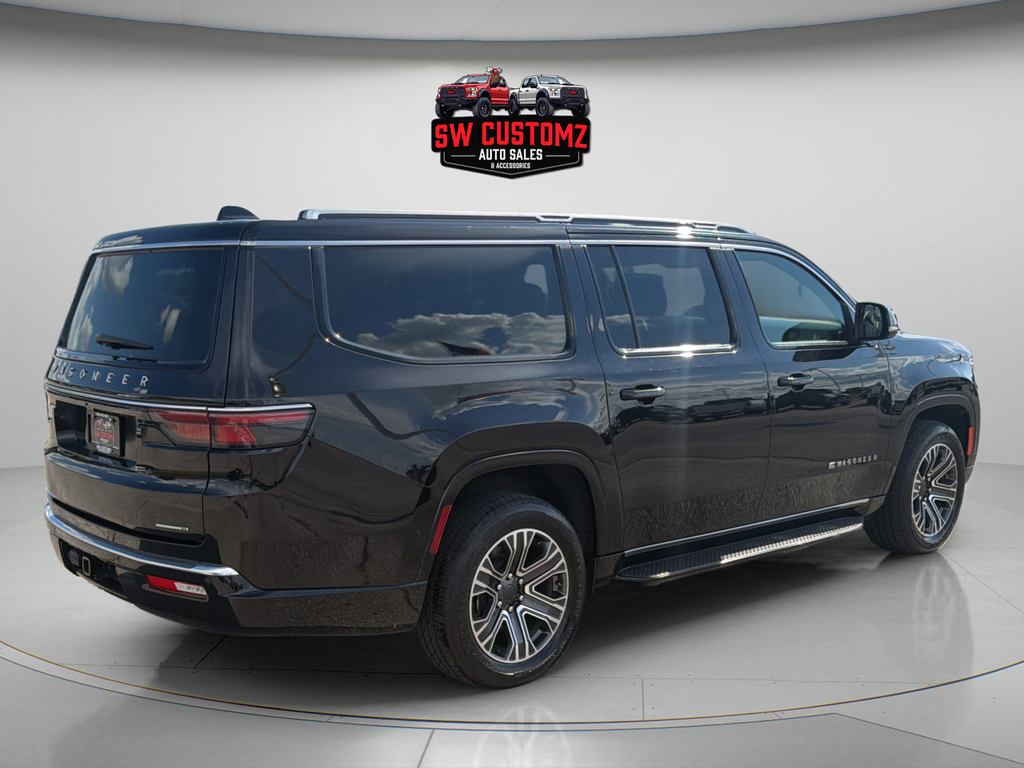 Used 2024 Jeep Wagoneer L Series II RWD image 7