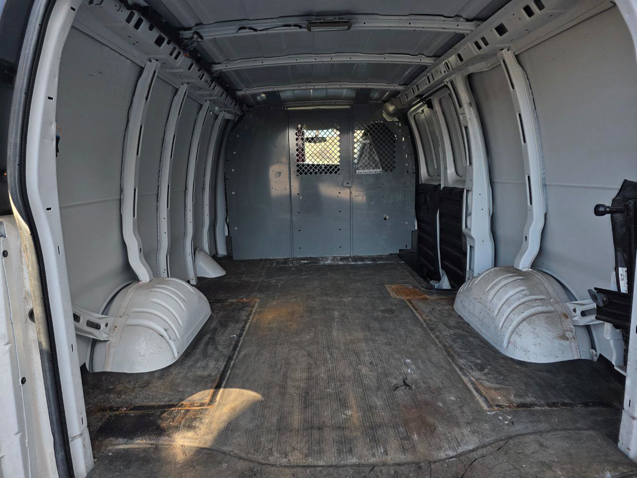 Used 2014 Chevrolet Express 2500 image 8