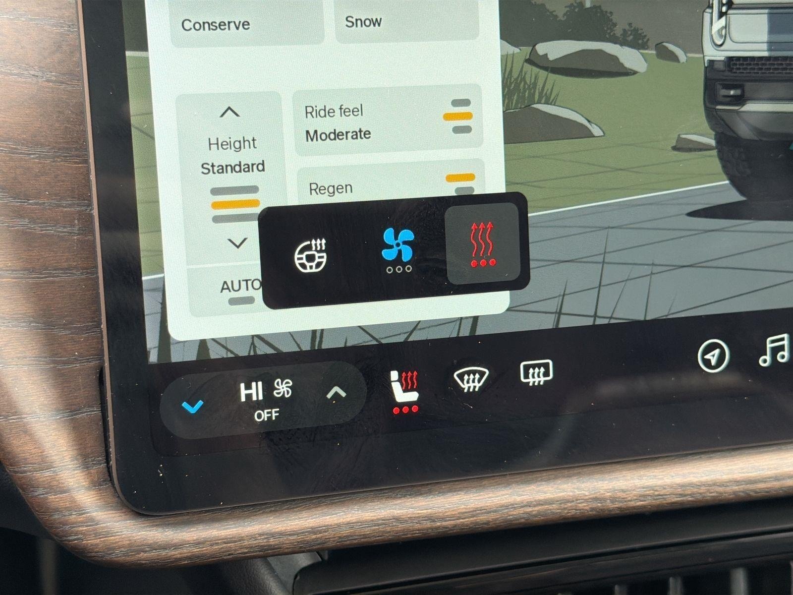 Used 2026 Rivian R1S Premium AWD/4WD image 18