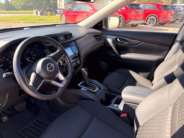 Used 2017 Nissan Rogue SV AWD/4WD image 8