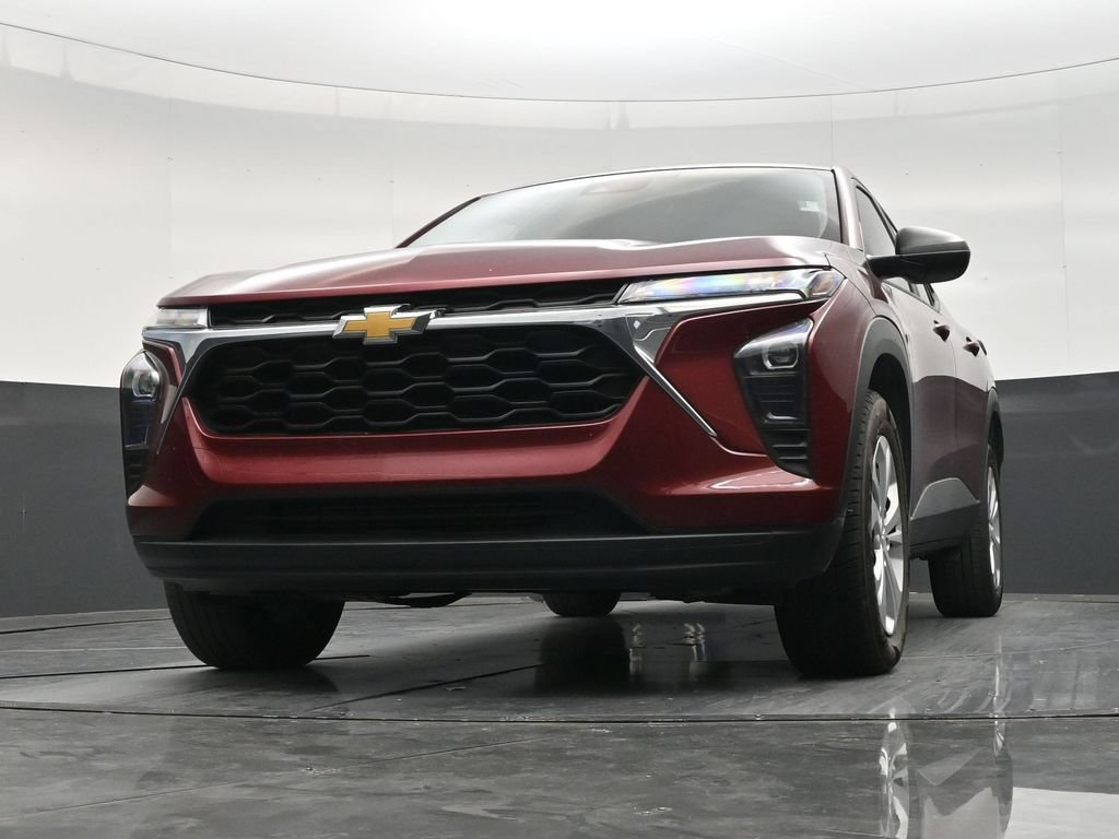 Used 2025 Chevrolet Trax LS FWD image 27