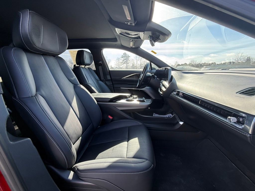 Certified 2024 Cadillac Lyriq Luxury image 34