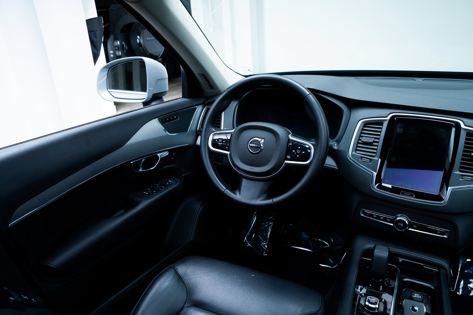 Used 2025 Volvo XC90 B5 Core AWD/4WD image 9