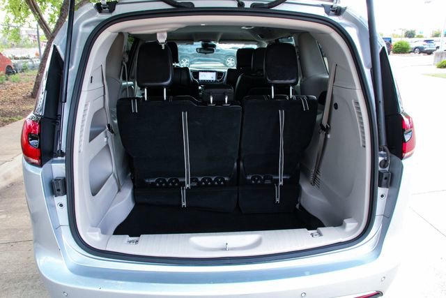 Used 2023 Chrysler Pacifica Touring-L image 41
