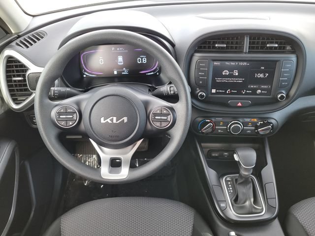 Certified 2025 Kia Soul LX w/ LX Technology Package FWD image 12