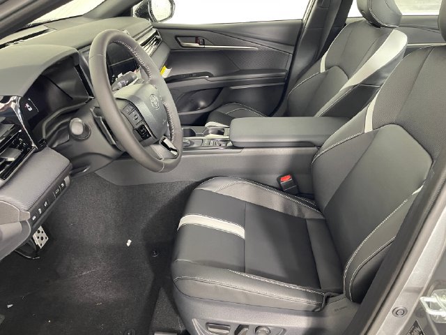 New 2026 Toyota Camry SE w/ Convenience Package FWD image 2