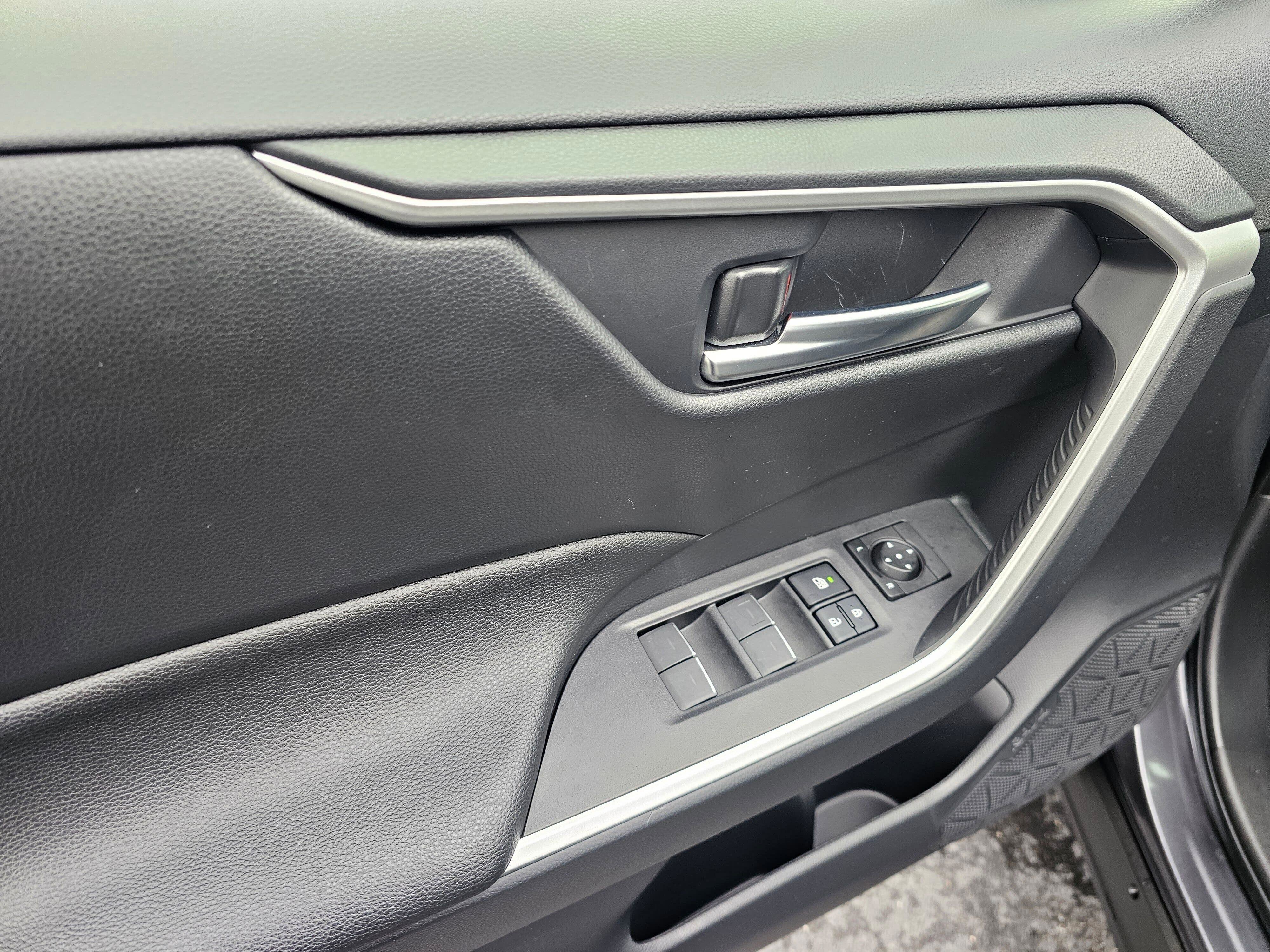 Used 2025 Toyota RAV4 XLE w/ Convenience Package image 20