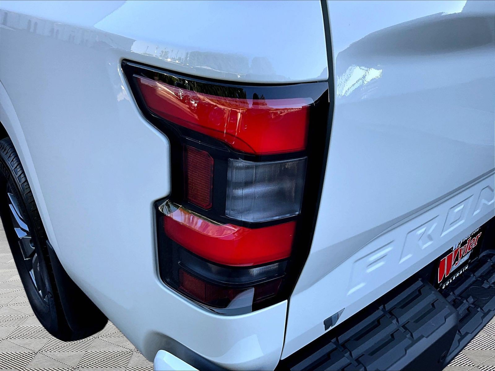 Used 2025 Nissan Frontier SV AWD/4WD image 24