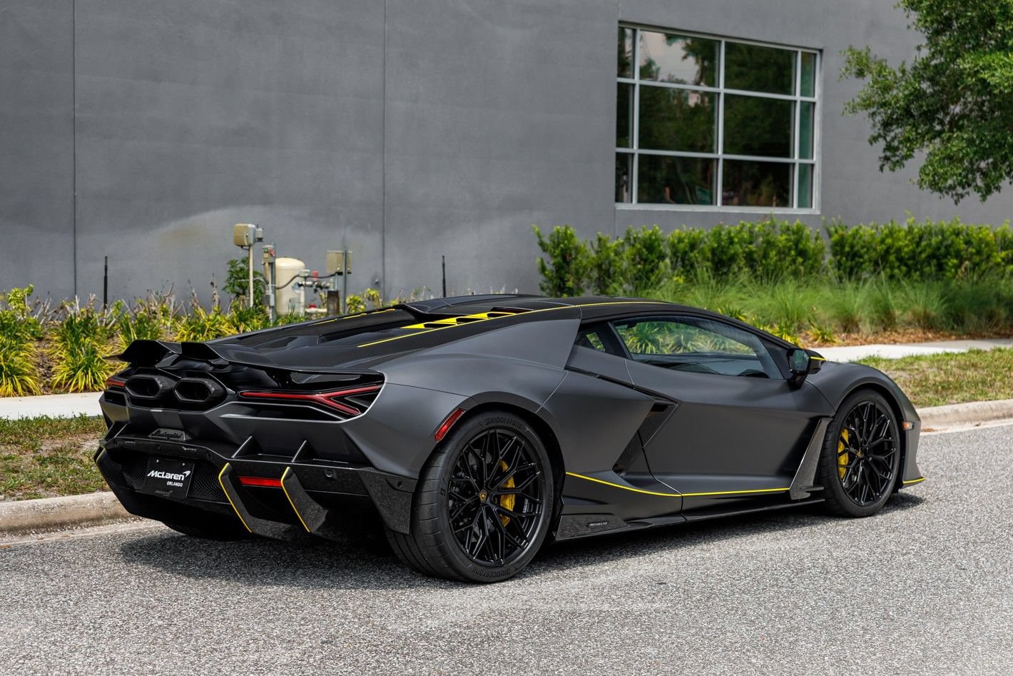 Used 2025 Lamborghini Revuelto AWD/4WD image 26