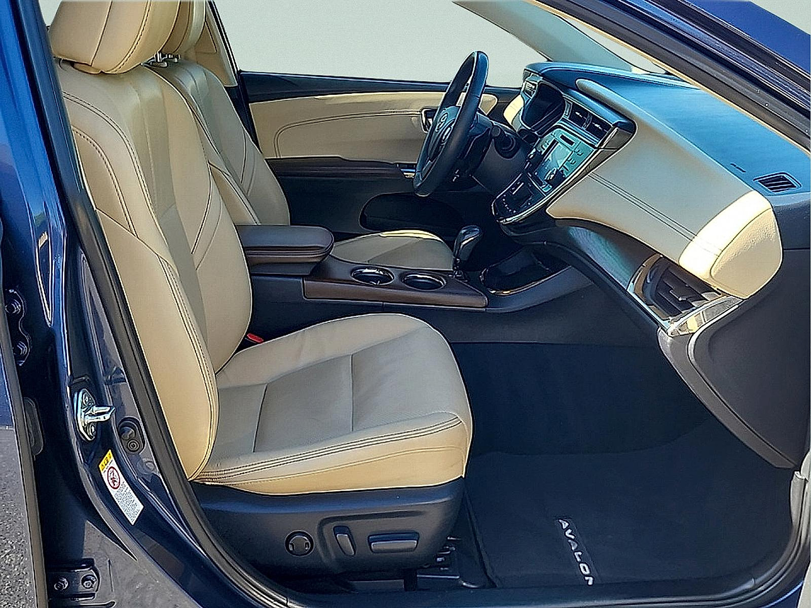 Used 2016 Toyota Avalon Limited w/ Toyota Safety Sense Package FWD image 10
