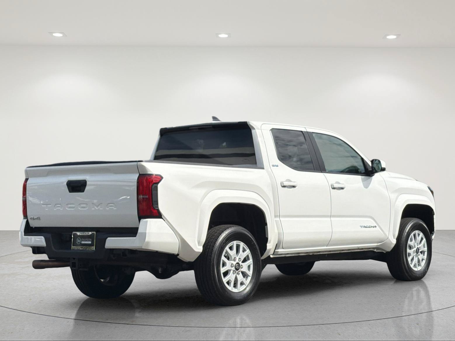 Used 2026 Toyota Tacoma SR5 AWD/4WD image 5