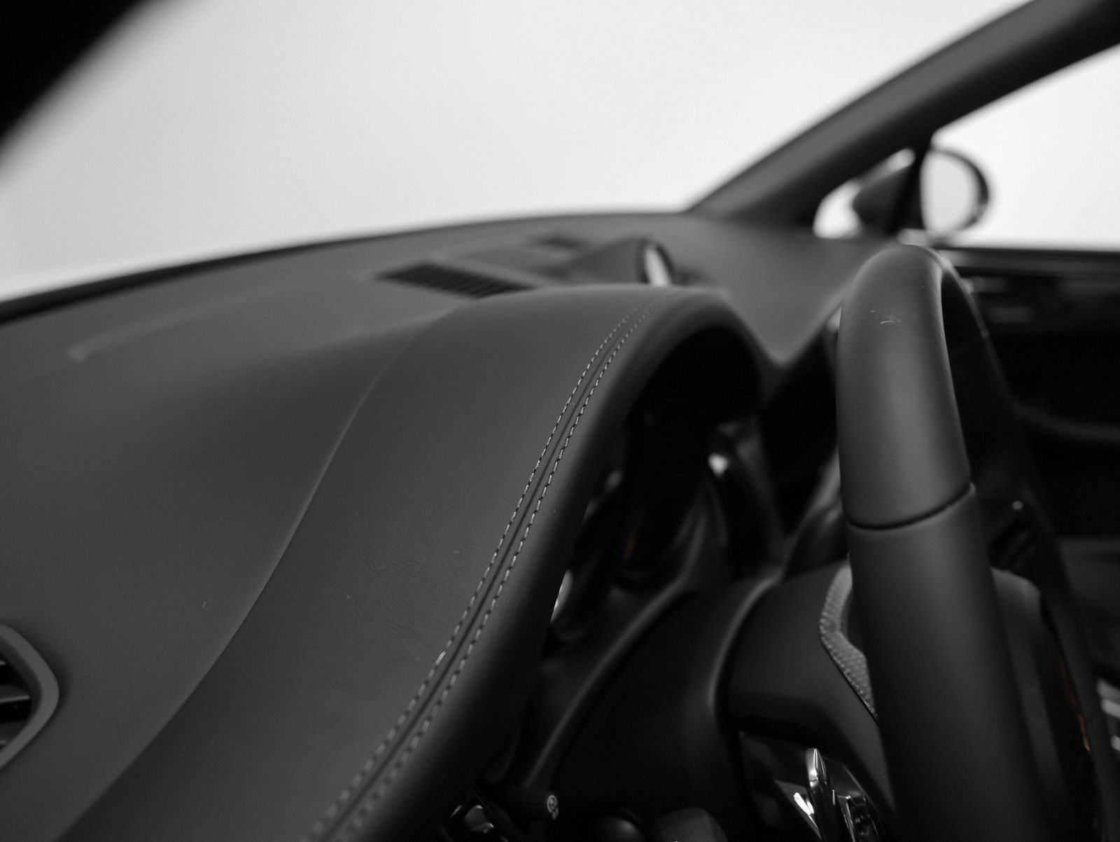 New 2026 Porsche Macan Turbo image 32