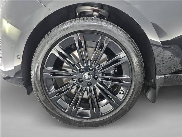 Certified 2025 Land Rover Range Rover SE AWD/4WD image 28