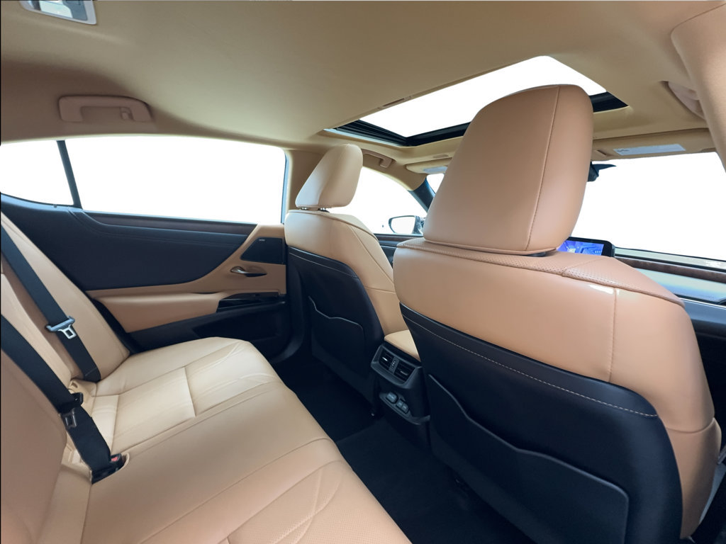 Used 2023 Lexus ES 300h w/ Accessory Package (Z1) FWD image 28