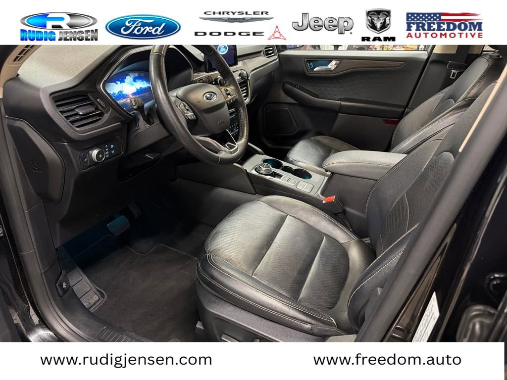 Used 2020 Ford Escape Titanium image 9