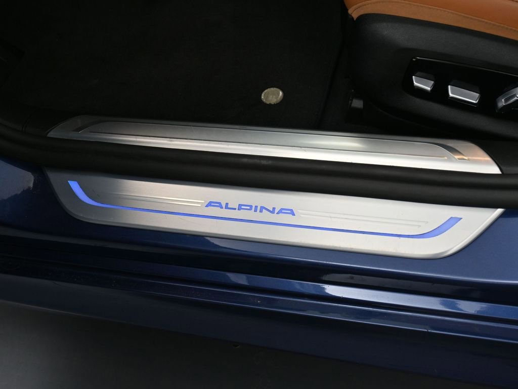 Used 2022 BMW ALPINA B7 xDrive w/ Luxury Rear Seating Package AWD/4WD image 16